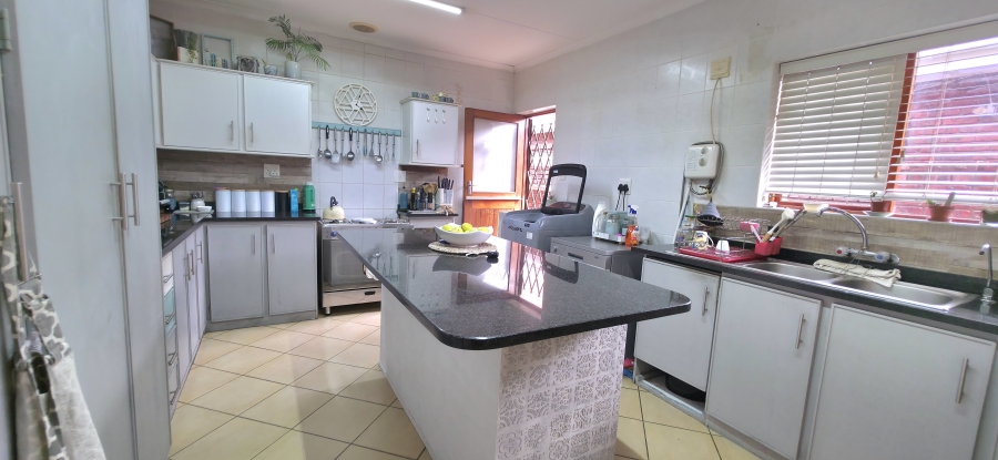3 Bedroom Property for Sale in Hartenbos Central Western Cape